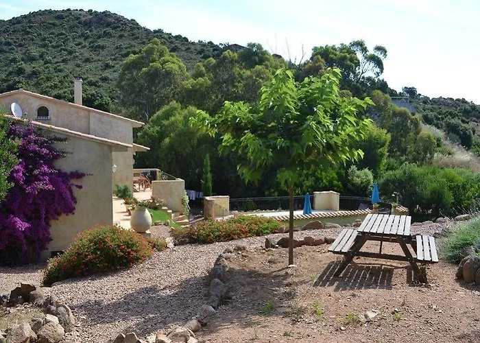 Hotell D Hotes Rocca Rossa Palombaggia 2*